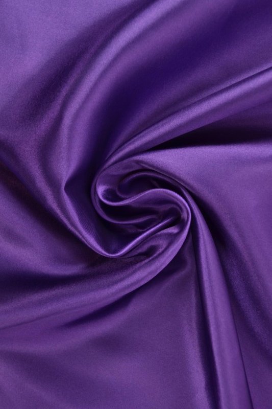 Lila satin tyg – lätt & glansigt (bild 1 av 8)