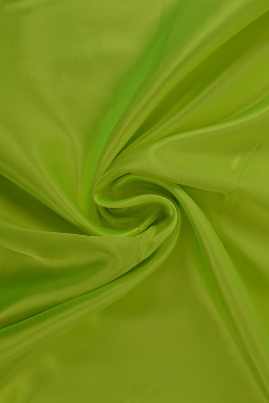 Limegrön satin tyg – lätt & glansigt (bild 1 av 8)
