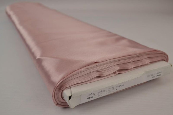 Dusty rosa satin tyg – lätt & glansigt (bild 2 av 8)