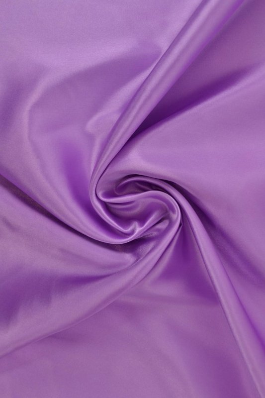 Ljus lila satin tyg – lätt & glansigt (bild 1 av 8)
