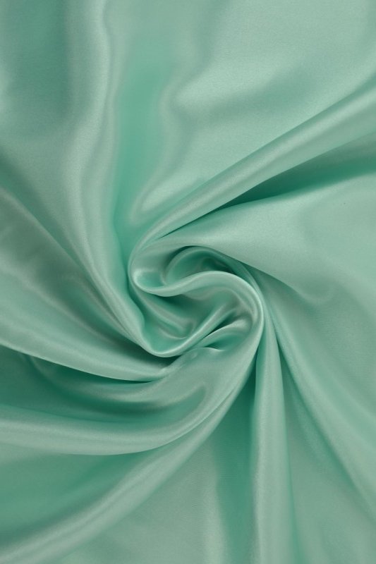Ljus mintgrön satin tyg – lätt & glansigt (bild 1 av 8)