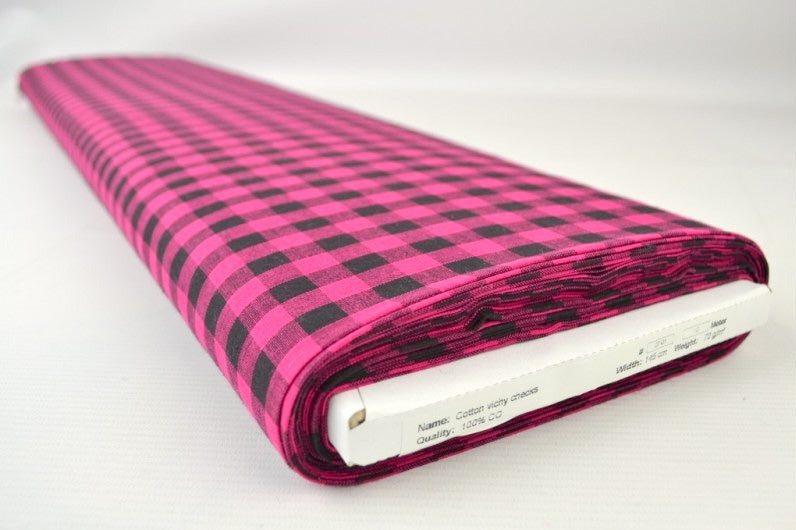 Bomullstyg med vichyrutor – rosa och svart, 10 x 12 mm (bild 2 av 9)