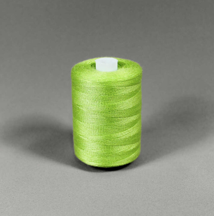 Limegrön stark polyester sytråd (bild 1 av 3)