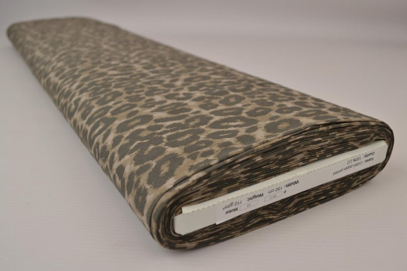 Beige bomullspoplin med leopardtryck – brun & svart (bild 2 av 3)