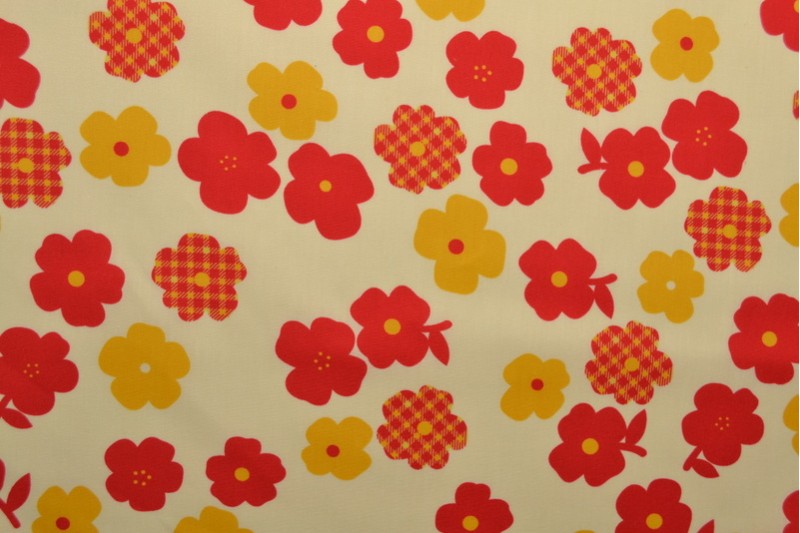 Vit bomullspoplin med retro blommertryck – röd, orange & gul (bild 3 av 3)