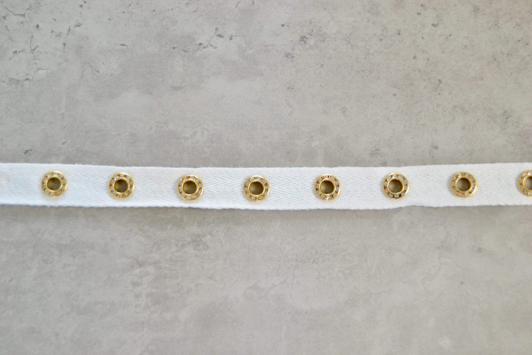 Vit band med guldringar 20mm (bild 1 av 3)