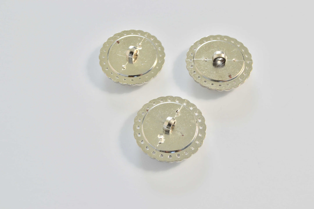 ÖGONKNAPP VIT PÄRLOR 33 MM