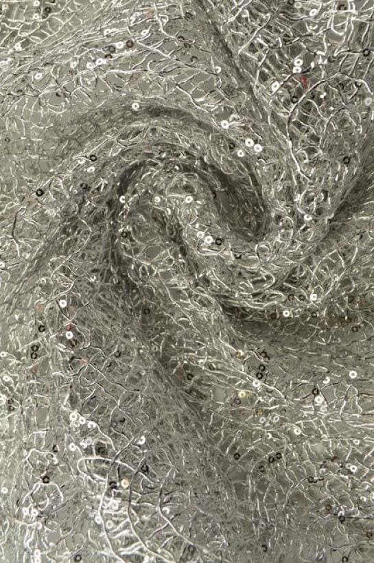 SILVER TRANSPARENT NÄTPALJETT TYG – SMÅ 2–3 MM PALJETTER, UTAN STRETCH