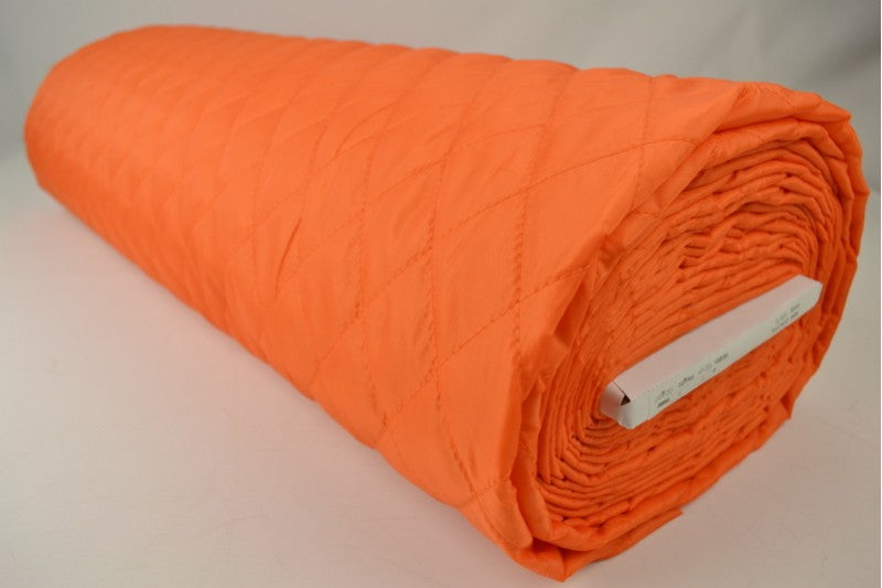 Orange quiltat tyg med vadderad baksida (bild 2 av 9)