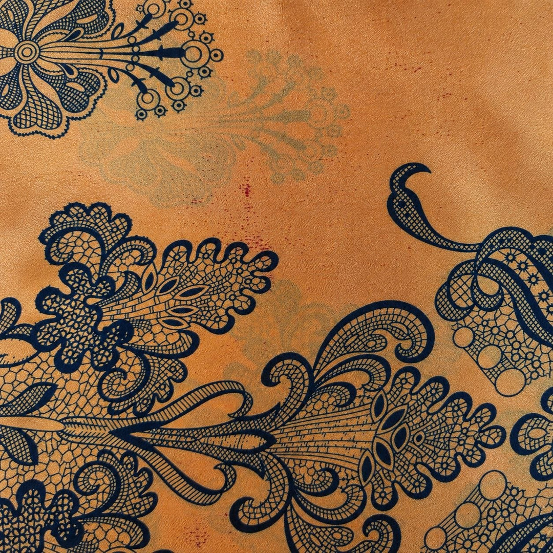 ORANGE SIDEN MED BLOMMTRYCK – 2. SORTERING
