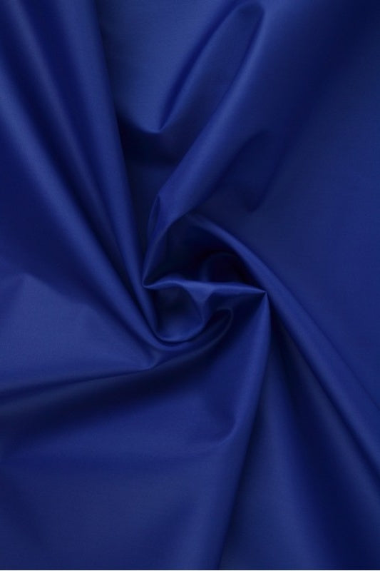 Mörk blå lätt vattentät polyester – slitstark & snabbtorkande (bild 1 av 6)