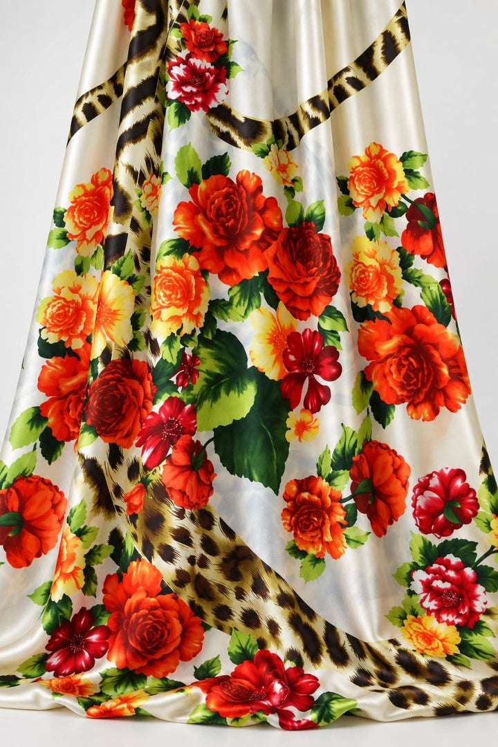 LJUS SIDEN MED BLOMMOR OCH LEOPARD TRYCK (bild 2 av 3)