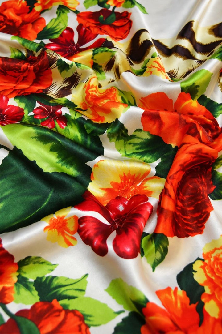 LJUS SIDEN MED BLOMMOR OCH LEOPARD TRYCK (bild 3 av 3)