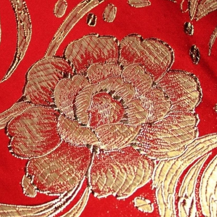 RÖD SATIN JACQUARD TYG MED BLOMMOR (bild 3 av 3)