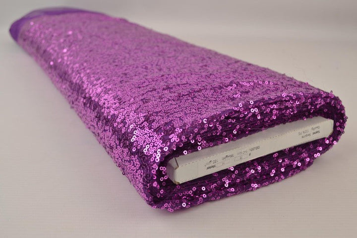 Violett paljettyg – små 3–4 mm paljetter & envägsstretch (bild 2 av 5)