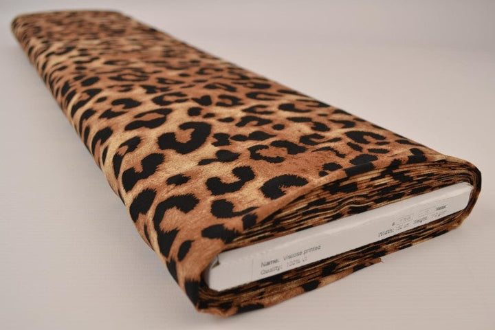 Cognac & svart viscosetyg med leopardtryck (bild 2 av 9)