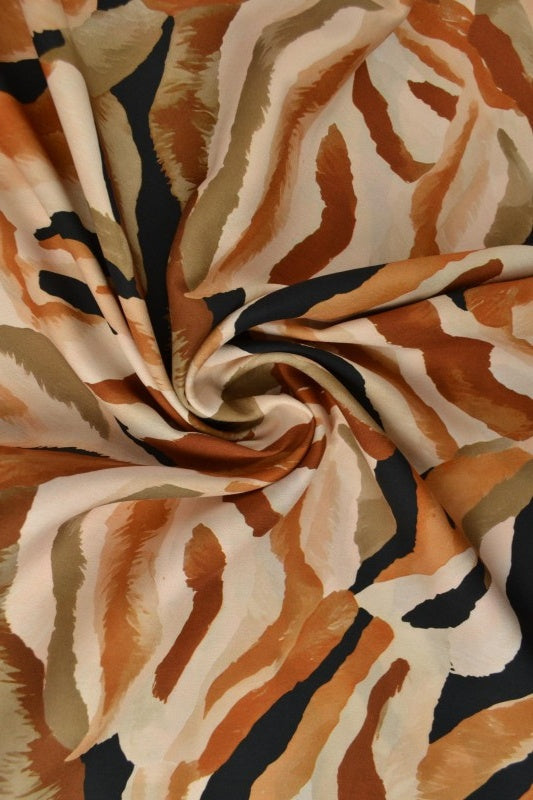 Cognac, beige & svart viscosetyg med tigertryck (bild 1 av 9)