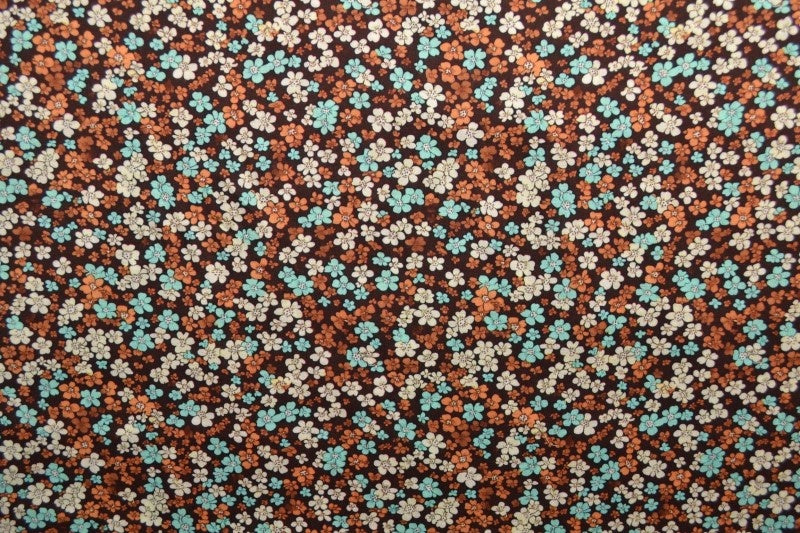 Mörkbrunt & turkos viscosetyg med smått blommtryck (bild 3 av 9)