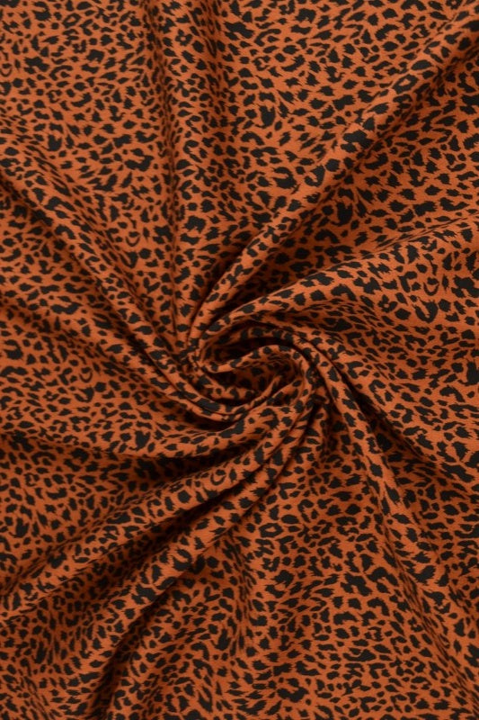 Koppar & svart viscosetyg med mini leopardtryck (bild 1 av 9)