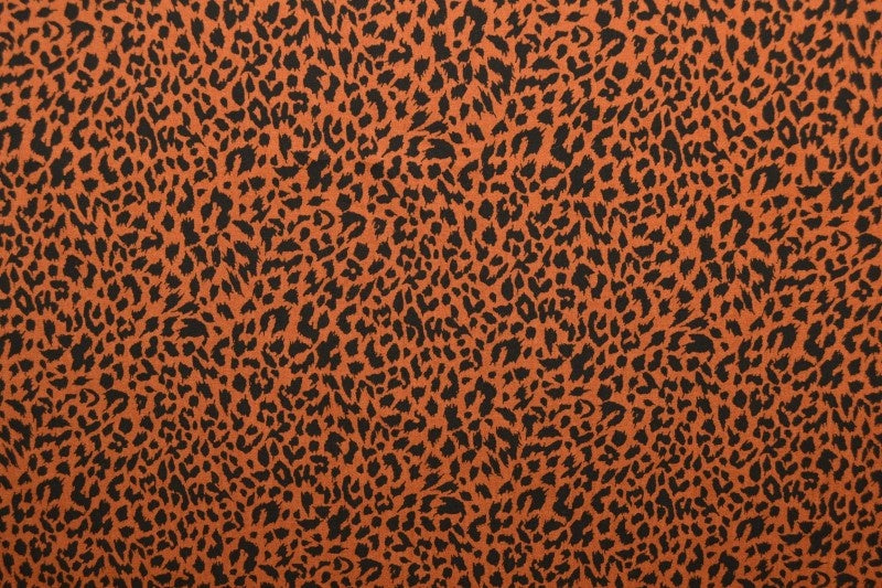 Koppar & svart viscosetyg med mini leopardtryck (bild 3 av 9)