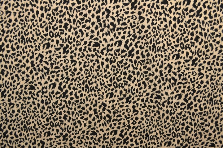 Beige & svart viscosetyg med mini leopardtryck (bild 3 av 9)