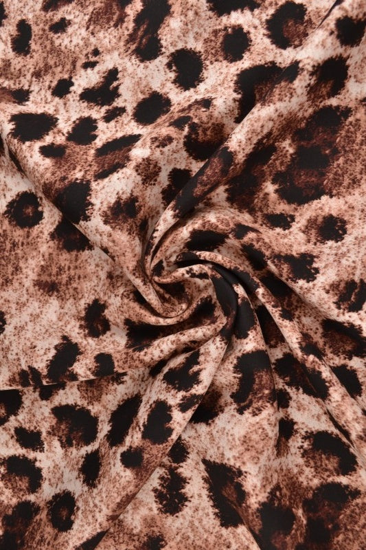 Vitt & antracit viscosetyg med leopardtryck (bild 1 av 9)