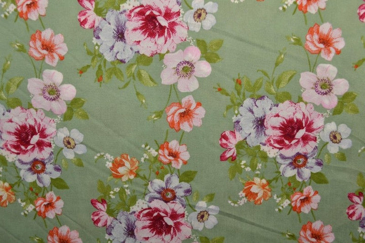Mintgrönt & flerfärgat viscosetyg med romantiskt blommtryck (bild 3 av 9)