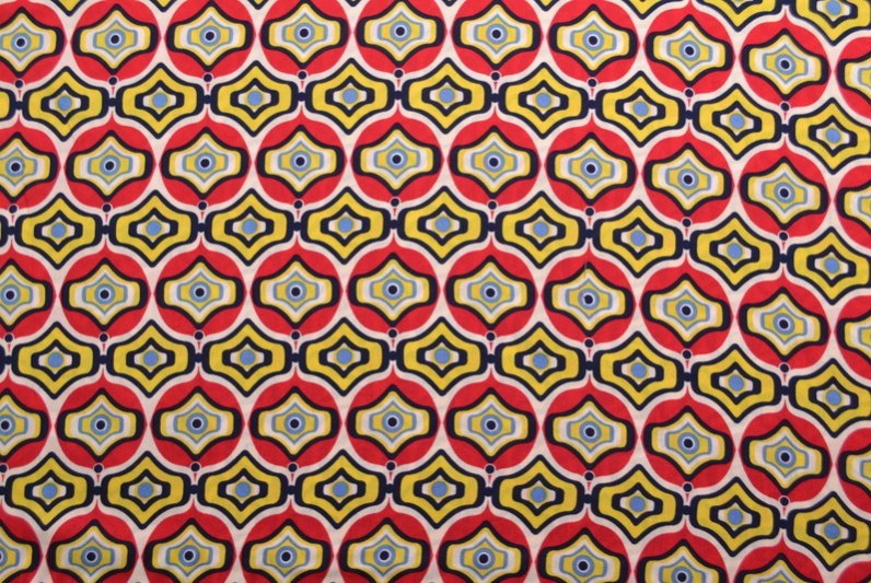 Viscosetyg med rött och gult geometriskt båg tryck (bild 2 av 5)