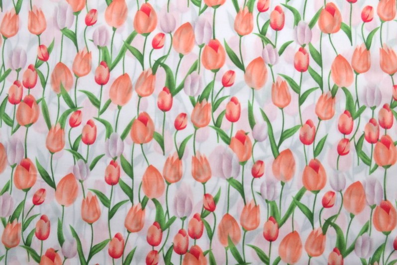 Vitt viscosetyg med tulipan tryck (bild 2 av 5)