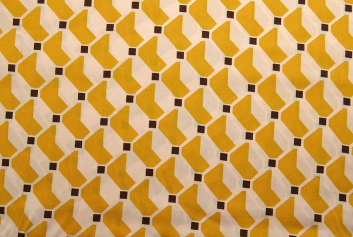 Råvitt viscosetyg med gult geometriskt tryck (bild 2 av 5)