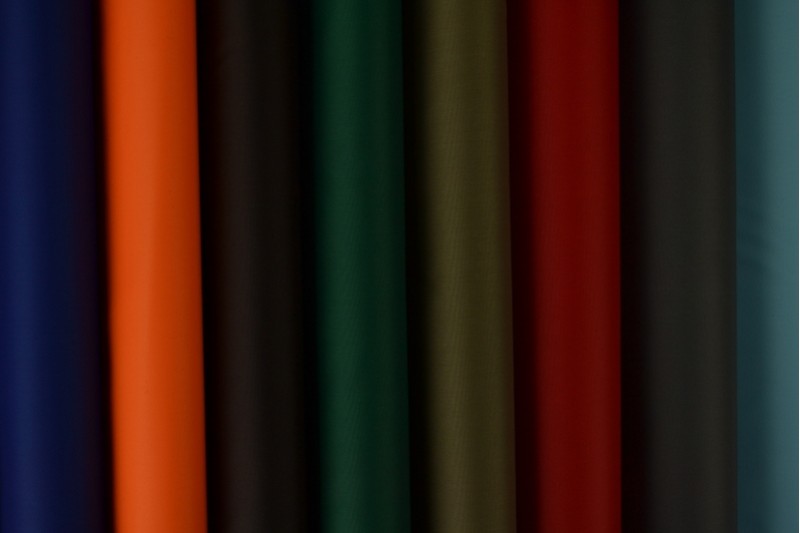 Mörk grå lätt vattentät polyester – slitstark & snabbtorkande (bild 5 av 6)