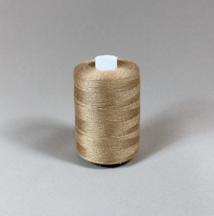 Beige stark polyester sytråd (bild 1 av 3)