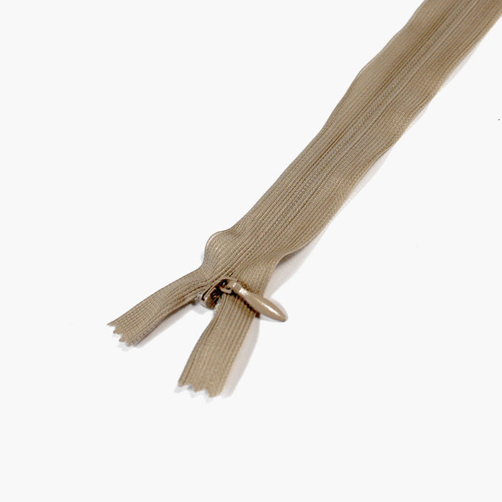 Beige blixtlås dolt 4 mm (bild 1 av 3)